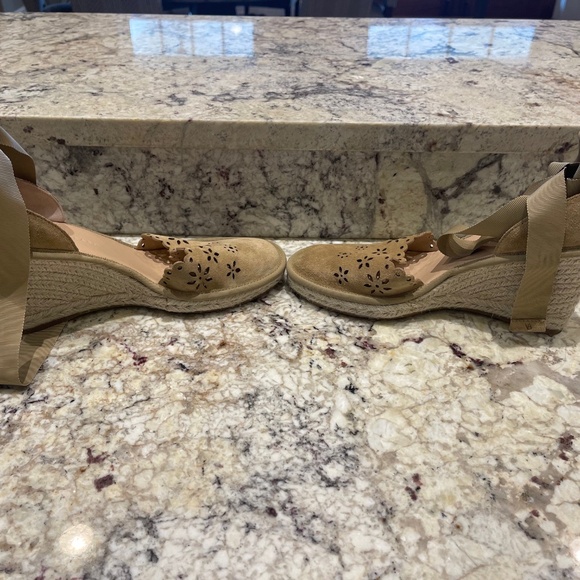 NWOB Veronica Beard "Sand" Soleil Espadrille Wedge with Tie Ribbon in Size 8M - Picture 6 of 12